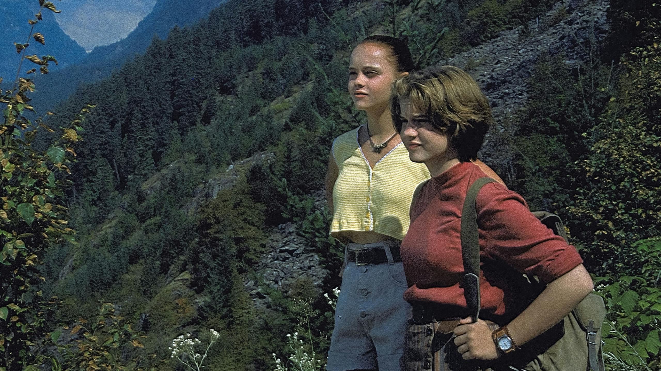  Gold Diggers: Secret of Bear Mountain [VHS] : Anna Chlumsky,  Christina Ricci: Movies & TV