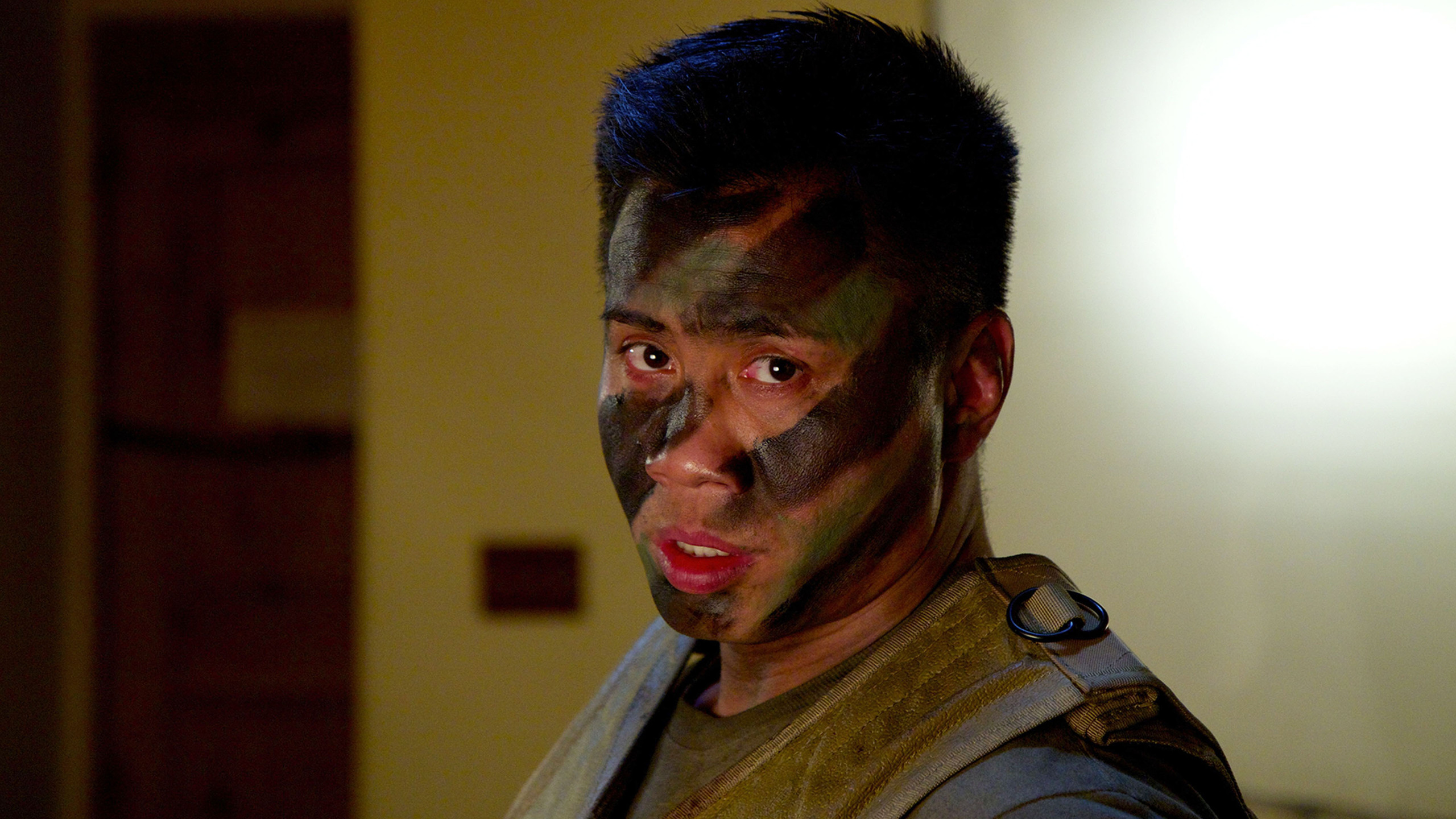 Watch Monsters: Dark Continent Online - STARZ
